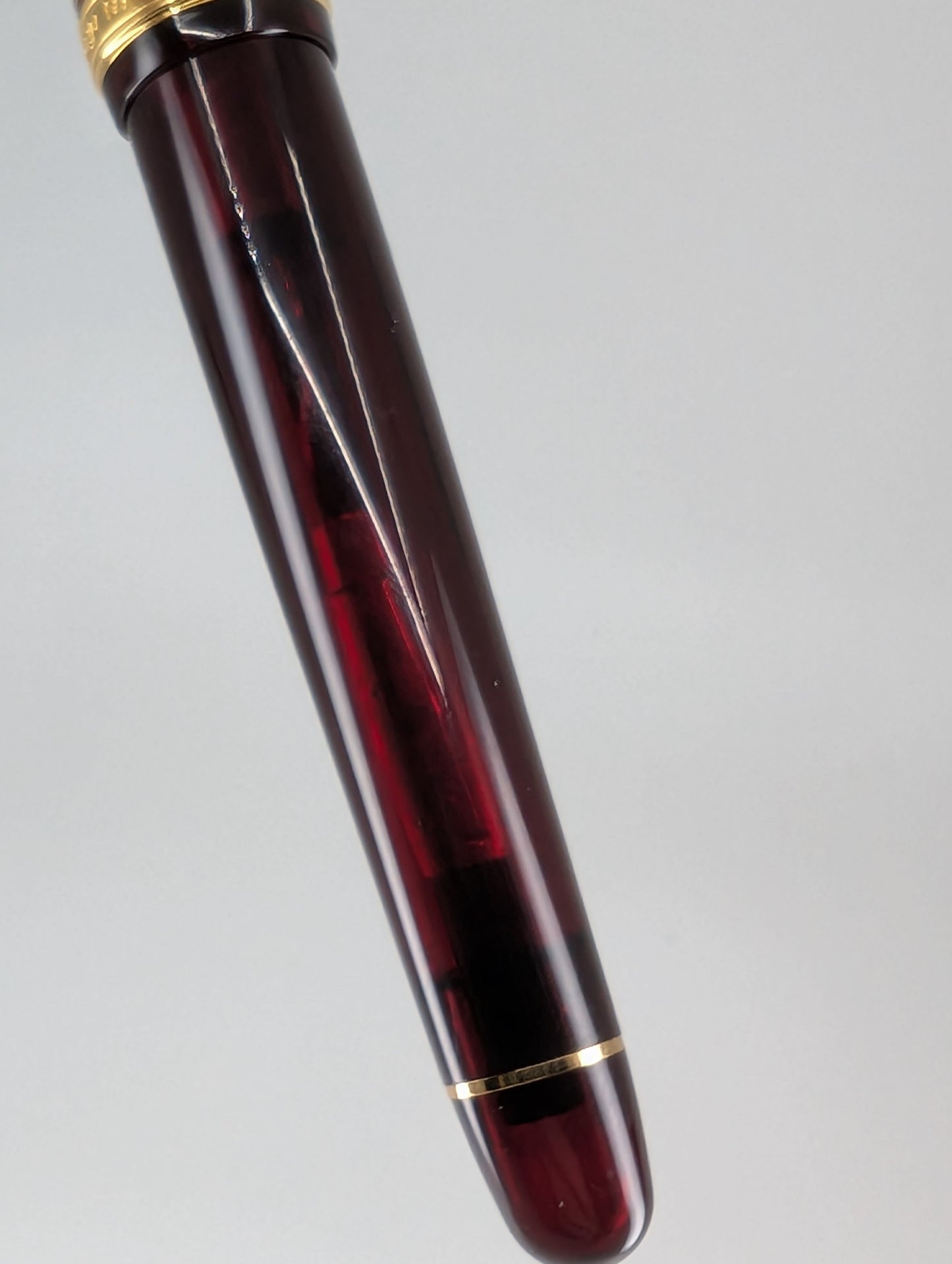 *Consignment* Platinum Century Bourgogne Fountain Pen 14k Gold Medium Nib