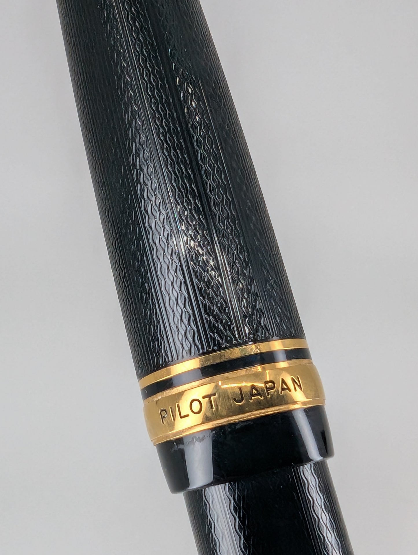 *Consignment* Pilot Justus Black / Gold Fountain Pen 14k Gold Nib