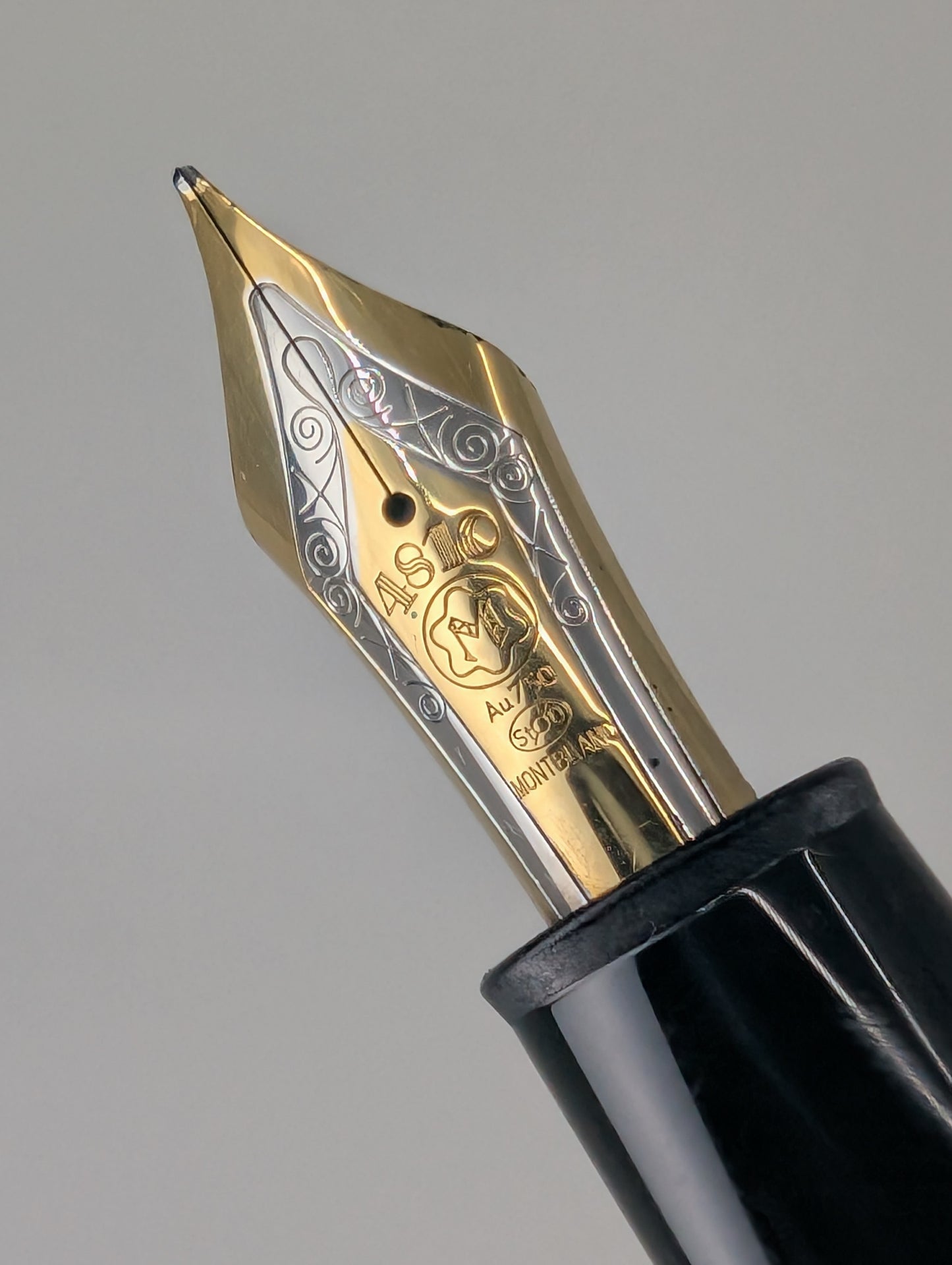 *Consignment* Montblanc Meisterstuck No. 149 Fountain Pen 18k Gold Broad Nib
