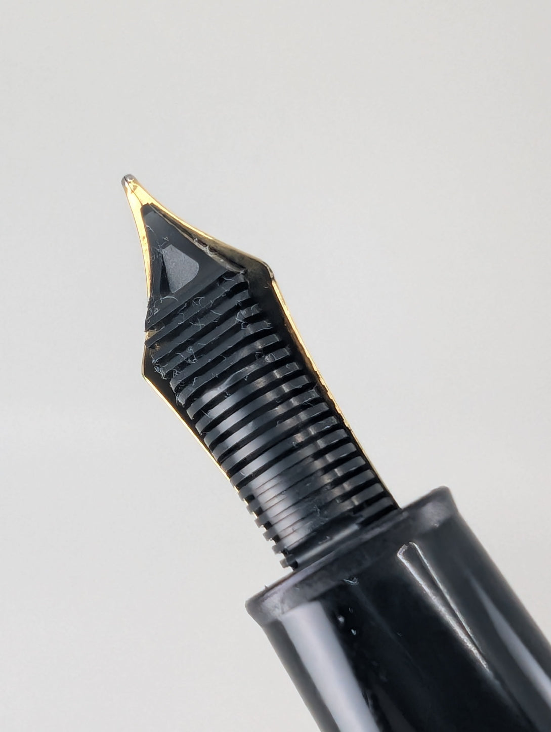 *Consignment* Montblanc Meisterstuck No. 149 Fountain Pen 18k Gold Broad Nib
