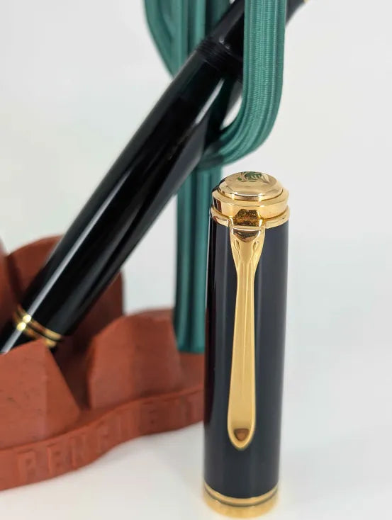 *Consignment* Pelikan M1000 Black Fountain Pen 18c Gold Broad Nib