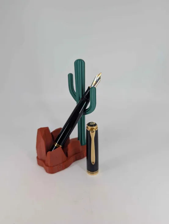 *Consignment* Pelikan M800 Black Fountain Pen 18c Gold Broad Nib w/ Italic Grind