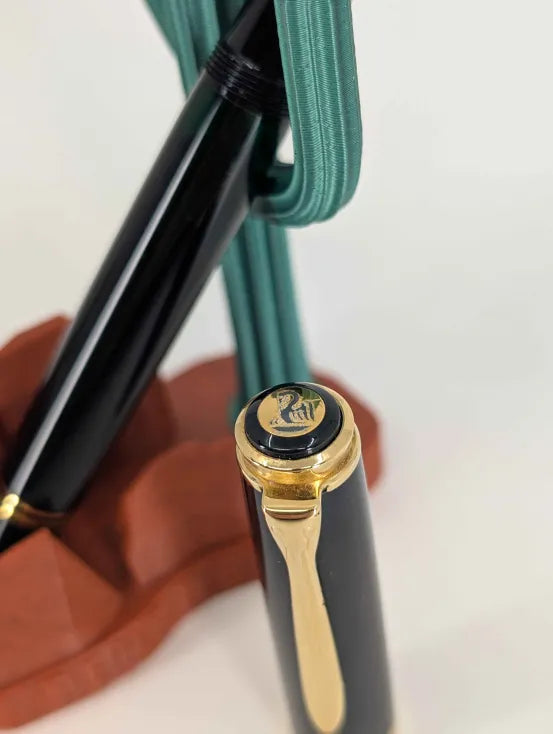 *Consignment* Pelikan M800 Black Fountain Pen 18c Gold Broad Nib w/ Italic Grind