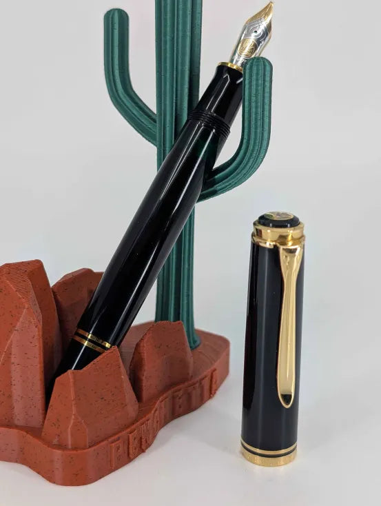 *Consignment* Pelikan M800 Black Fountain Pen 18c Gold Broad Nib w/ Italic Grind