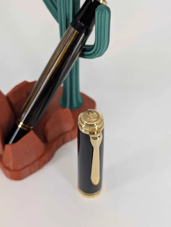 *Consignment* Pelikan M800 Brown & Black S/E Fountain Pen 18c Gold Nib (M)