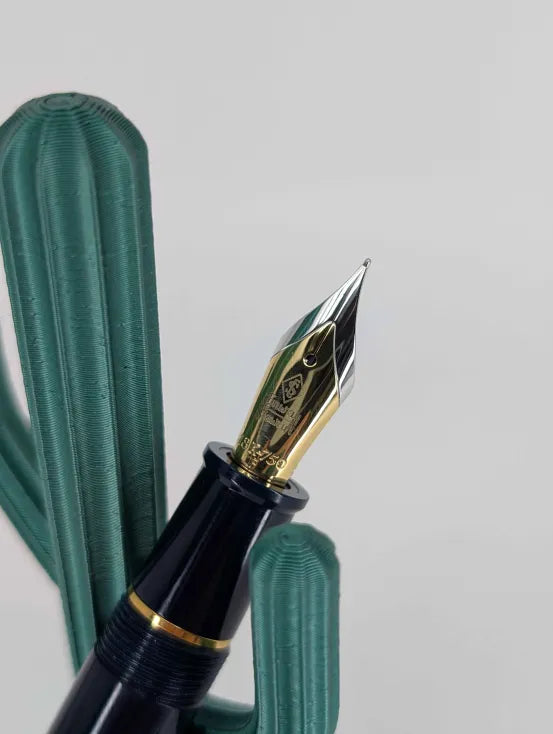 *Consignment* Conway Stewart Series 100 "The Commander" Fountain Pen (F)
