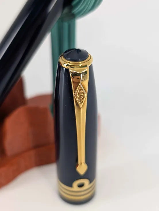 *Consignment* Conway Stewart Series 100 "The Commander" Fountain Pen (F)