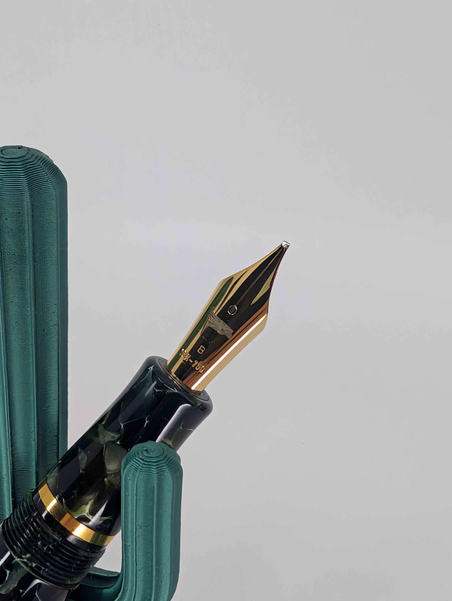 *Consignment* Conway Stewart Winston FP (B) - Classic Green No. 80