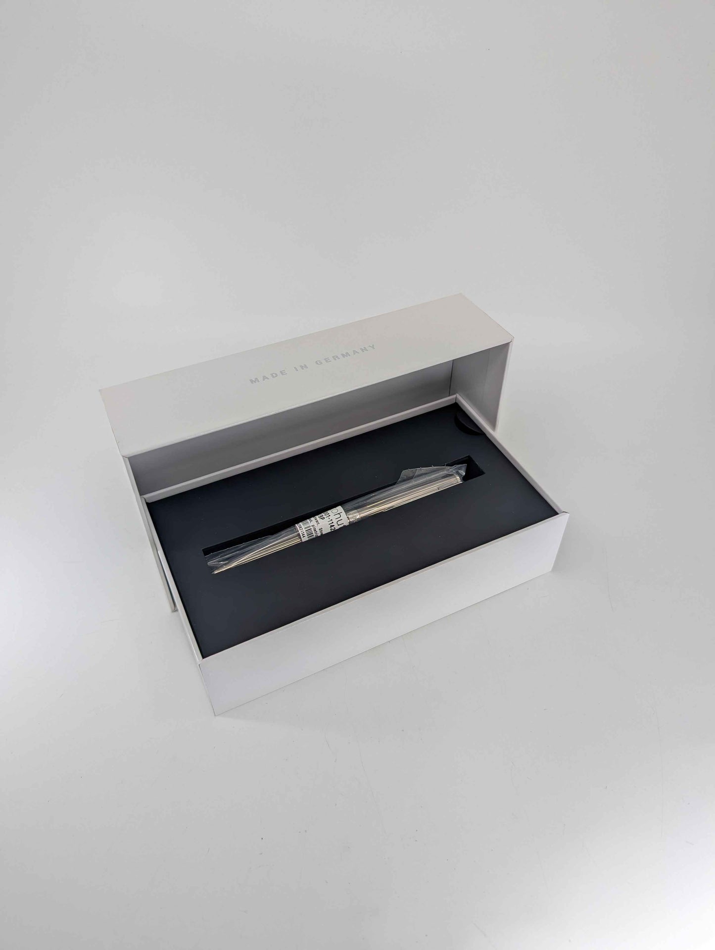 *Consignment* Otto Hutt design07 Ballpoint - Thread Guilloché Black Transparent Platin