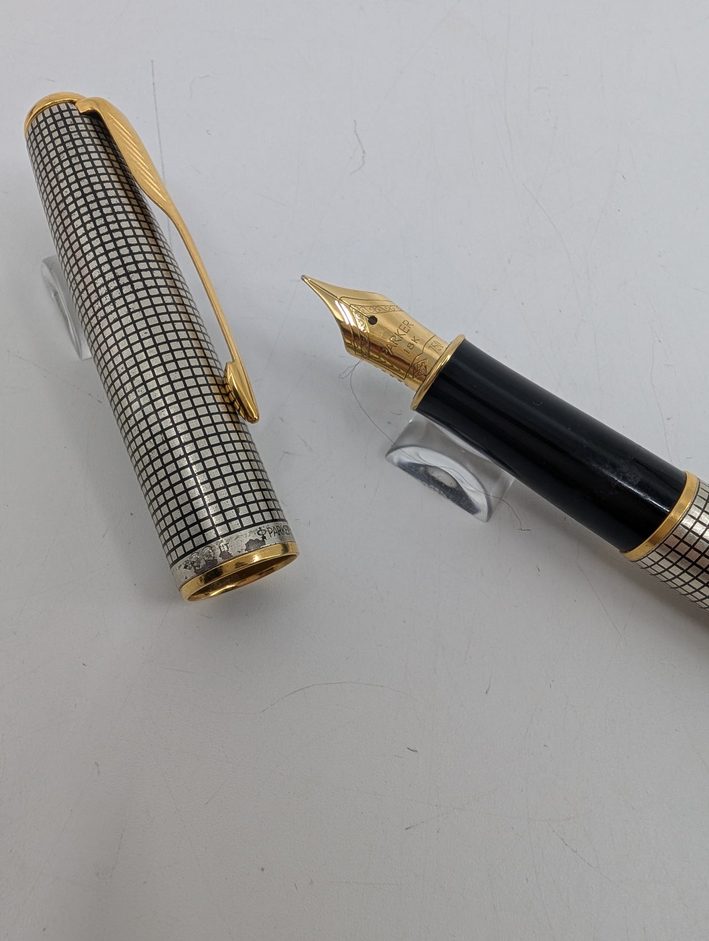 *Consignment" Parker Sonnet Cisele Fountain Pen 14k Gold Fine Nib No Box
