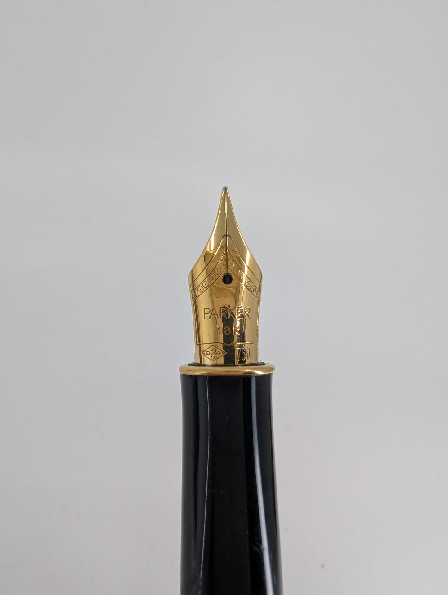 *Consignment" Parker Sonnet Cisele Fountain Pen 14k Gold Fine Nib No Box