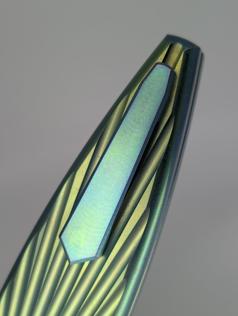 Paragon-Warlock-Metallic-Green-Gravity-Knife-Clip