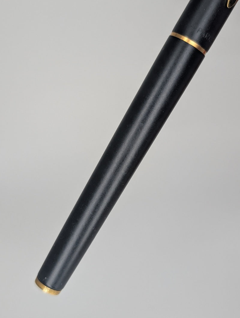 *Consignment* Parker Arrow "Flighter" Black / Gold Fountain Pen Medium Nib