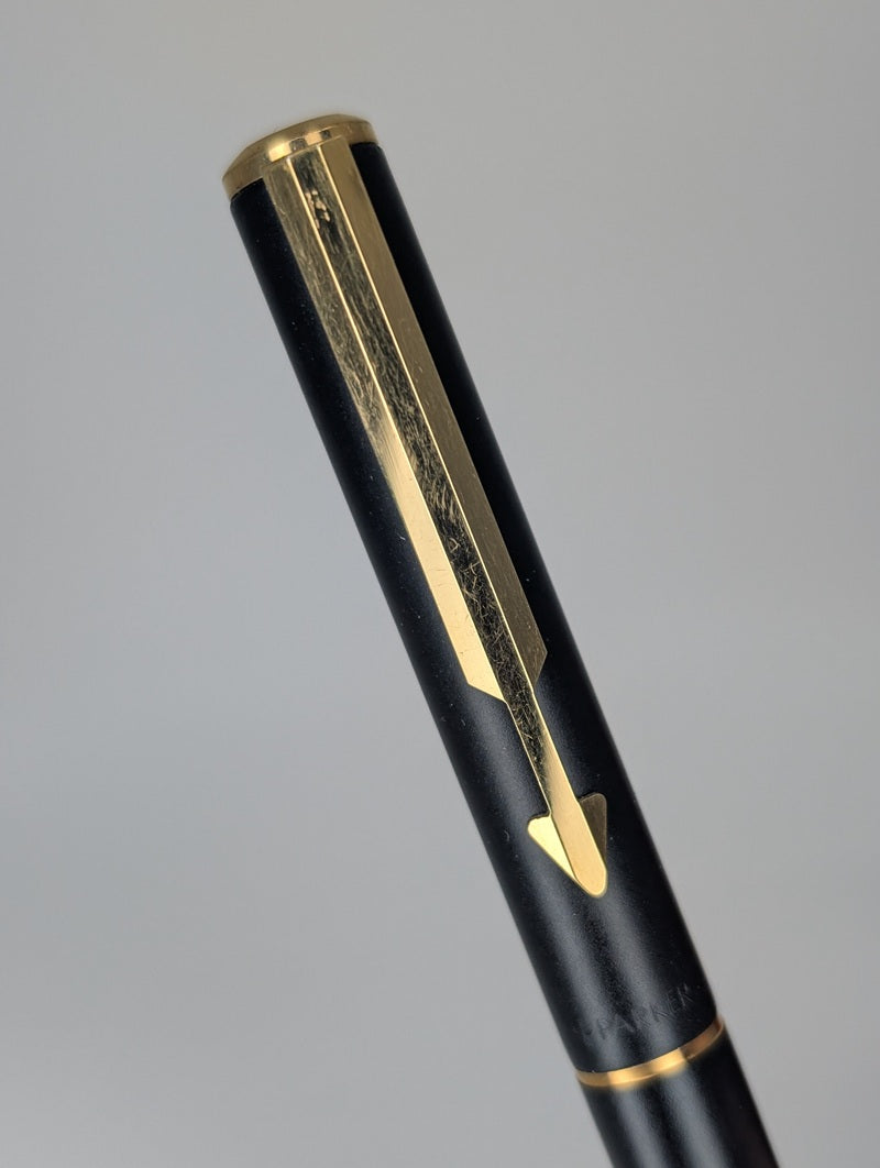 *Consignment* Parker Arrow "Flighter" Black / Gold Fountain Pen Medium Nib