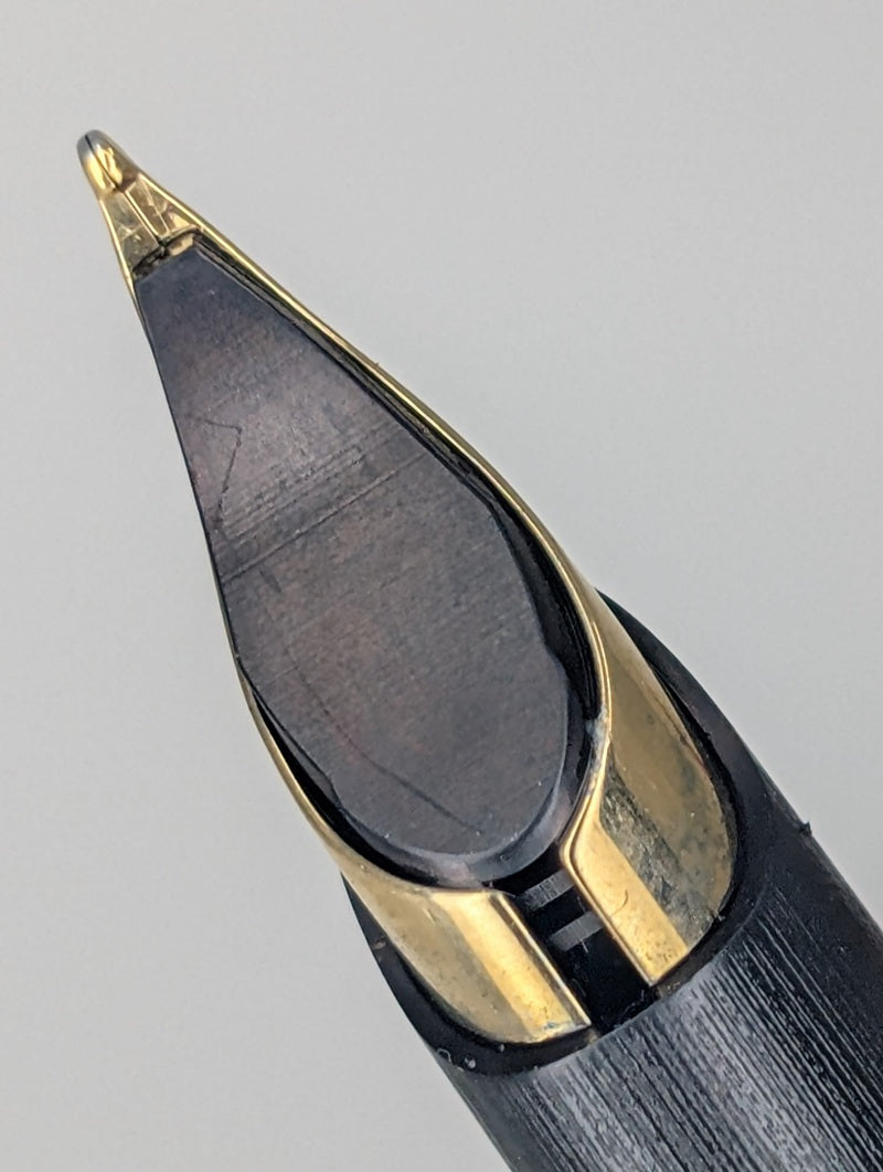 *Consignment* Parker Arrow "Flighter" Black / Gold Fountain Pen Medium Nib