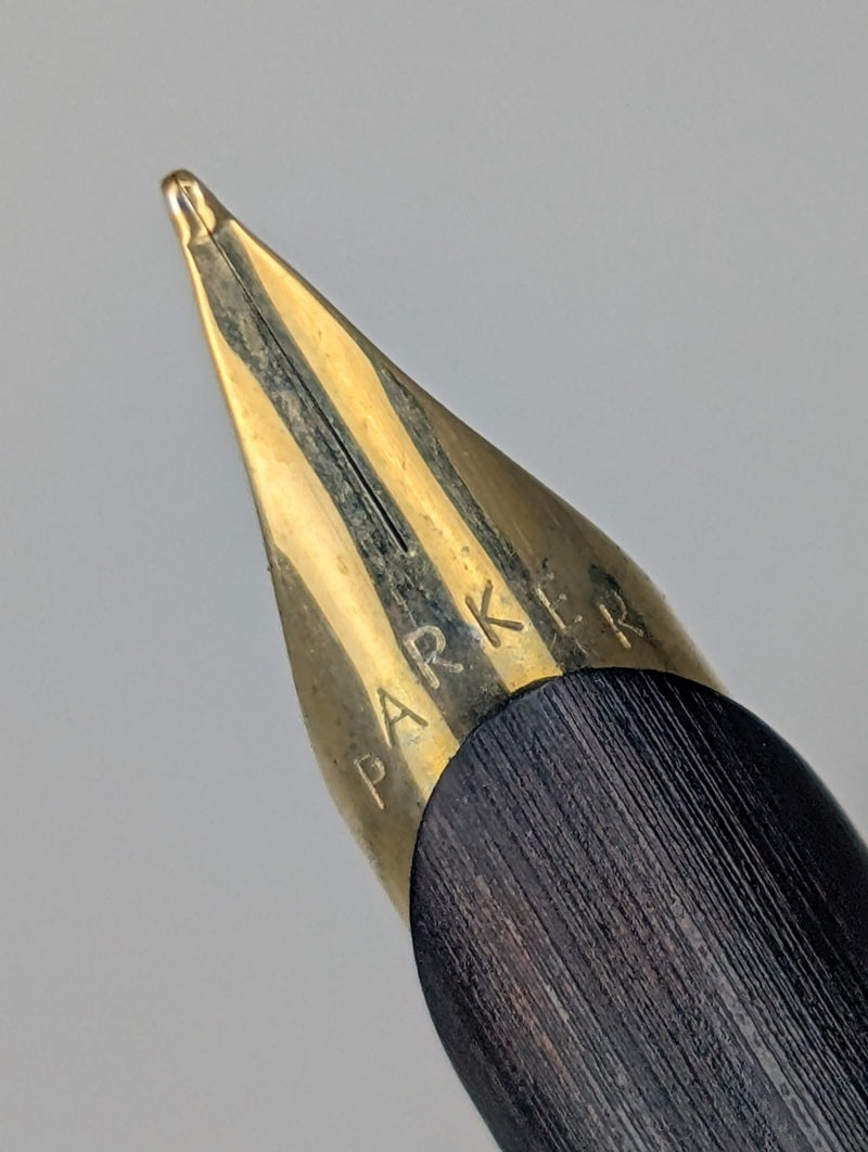 *Consignment* Parker Arrow "Flighter" Black / Gold Fountain Pen Medium Nib