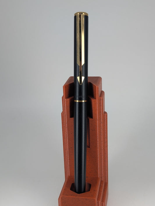 *Consignment* Parker Arrow "Flighter" Black / Gold Fountain Pen Medium Nib