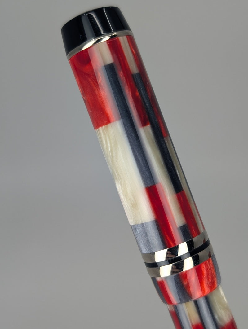 *Consignment* Parker Duofold Red Mosaic Fountain Pen 18k Gold Medium Nib