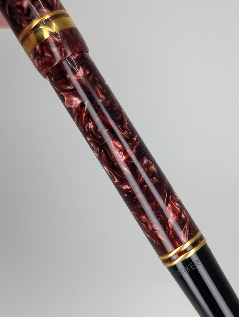 *Consignment* Parker International Duofold Burgundy Marble Fountain Pen 18k Gold Fine Nib
