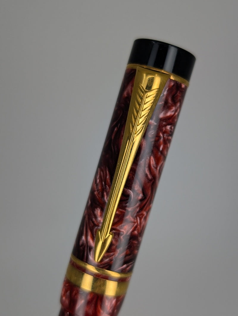 *Consignment* Parker International Duofold Burgundy Marble Fountain Pen 18k Gold Fine Nib