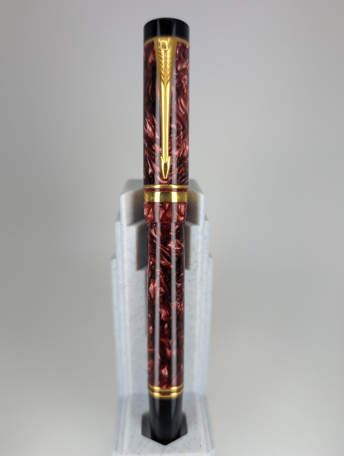 *Consignment* Parker International Duofold Burgundy Marble Fountain Pen 18k Gold Fine Nib