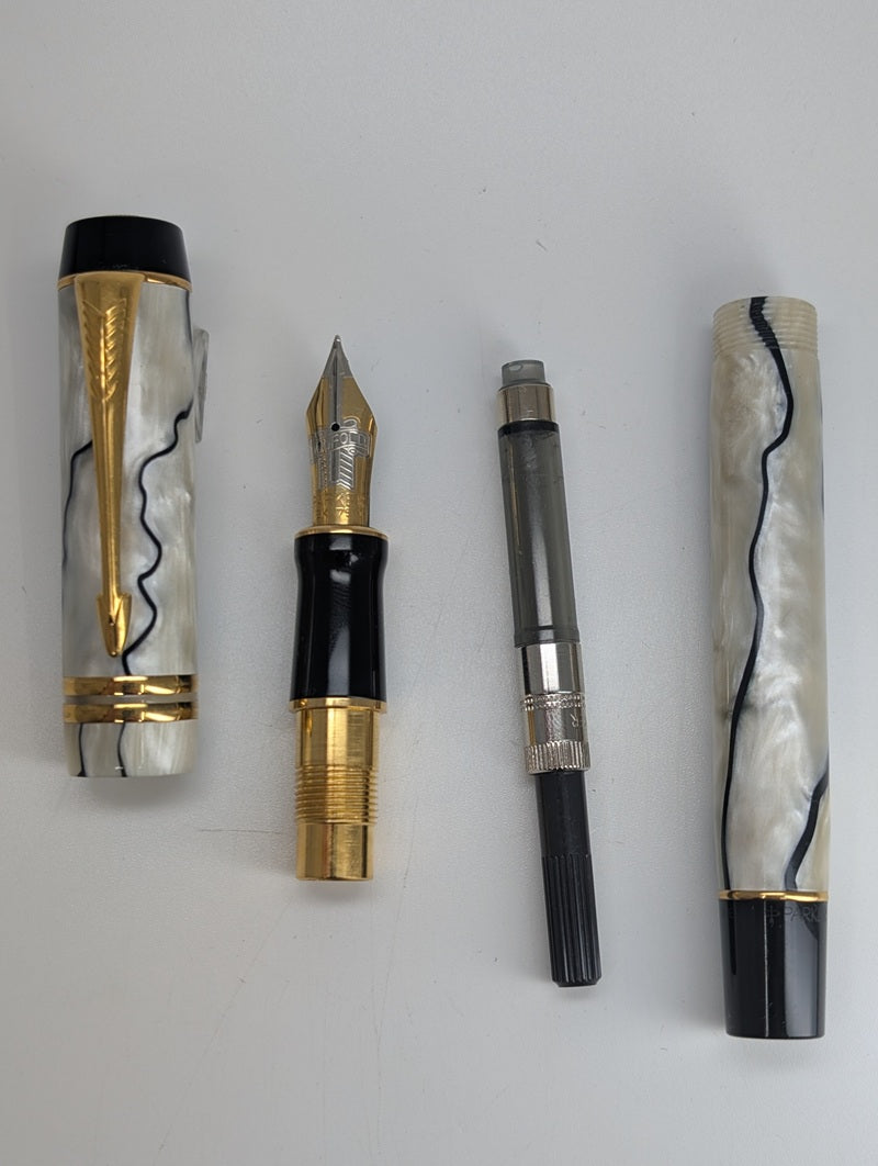 *Consignment* Parker International Duofold White Marble Fountain Pen 18k Gold Fine Nib