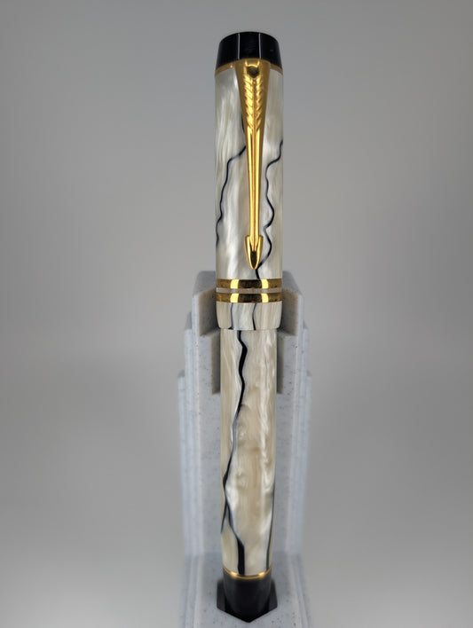 *Consignment* Parker International Duofold White Marble Fountain Pen 18k Gold Fine Nib