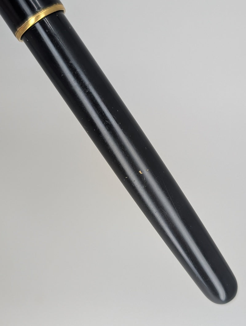 *Consignment* Parker Sonnet Black / Gold Fountain Pen 18k Gold Medium Nib