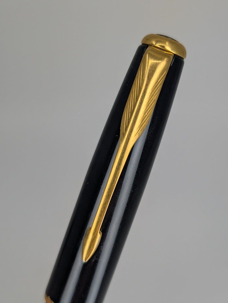 *Consignment* Parker Sonnet Black / Gold Fountain Pen 18k Gold Medium Nib