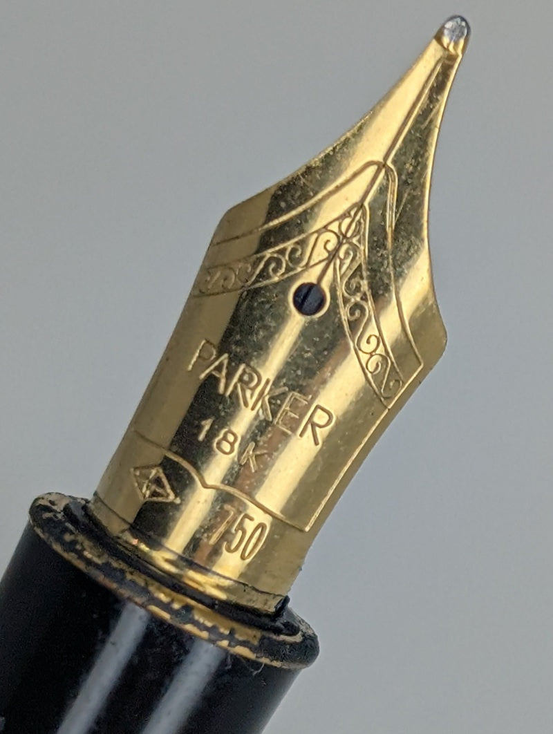 *Consignment* Parker Sonnet Black / Gold Fountain Pen 18k Gold Medium Nib