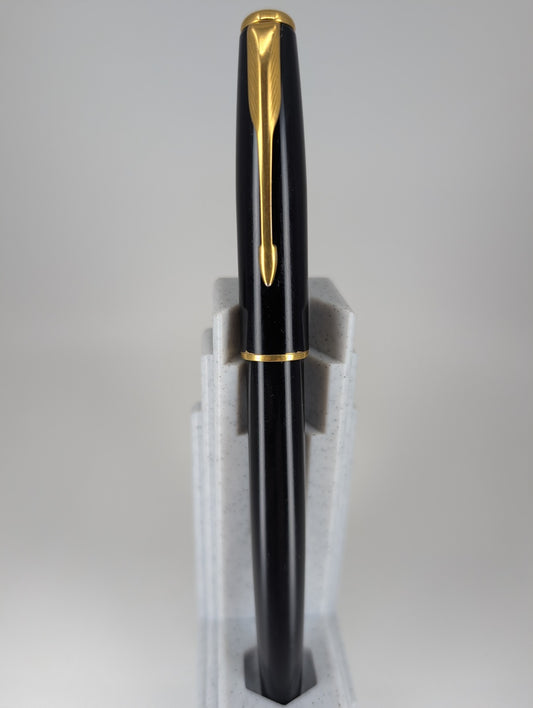 *Consignment* Parker Sonnet Black / Gold Fountain Pen 18k Gold Medium Nib