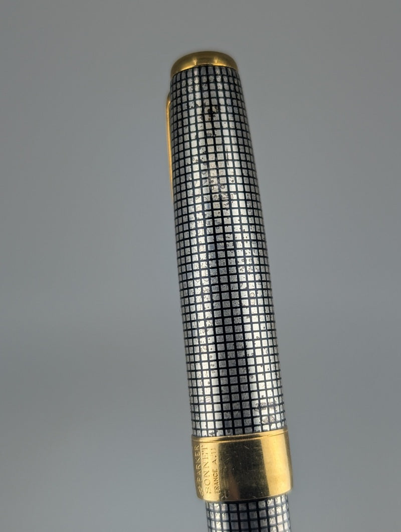 *Consignment* Parker Sonnet Cisele Silver Fountain Pen 18k Gold Medium Nib