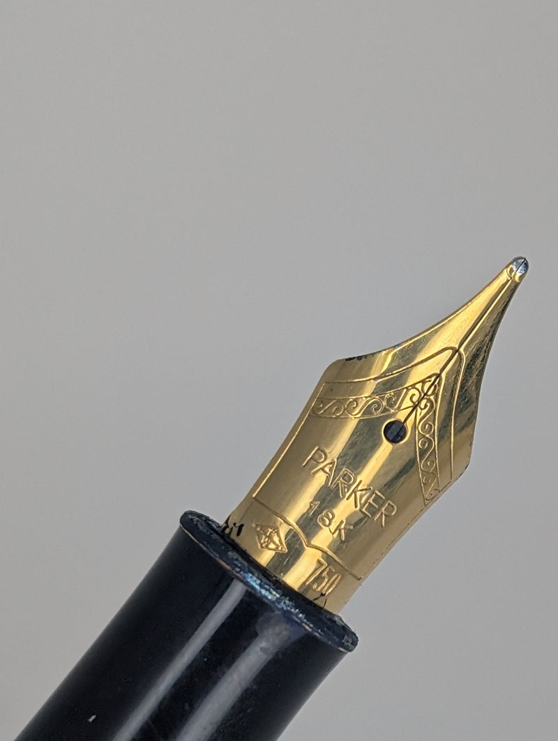 *Consignment* Parker Sonnet Cisele Silver Fountain Pen 18k Gold Medium Nib