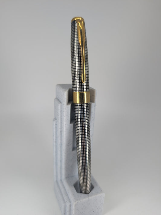 *Consignment* Parker Sonnet Cisele Silver Fountain Pen 18k Gold Medium Nib