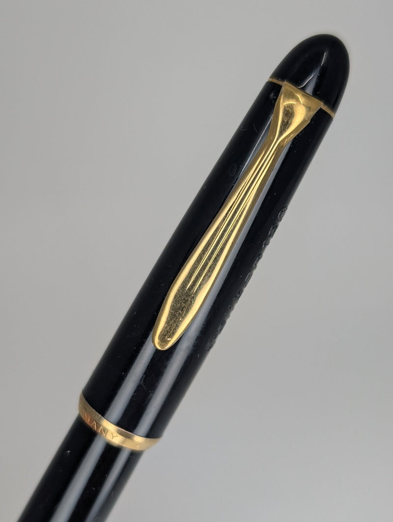 *Consignment* Pelikan 120 Black / Gold Fountain Pen Medium Nib