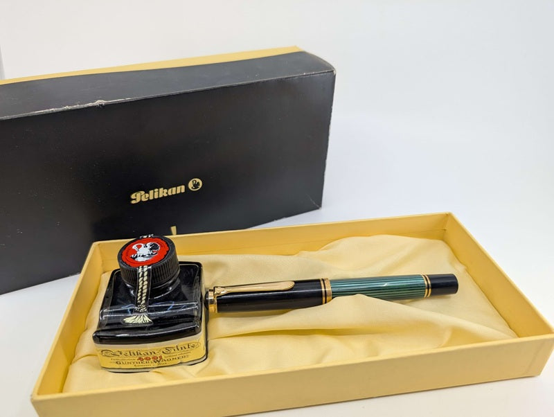 *Consignment* Pelikan M1000 Green / Black Fountain Pen 18c Gold Medium Nib
