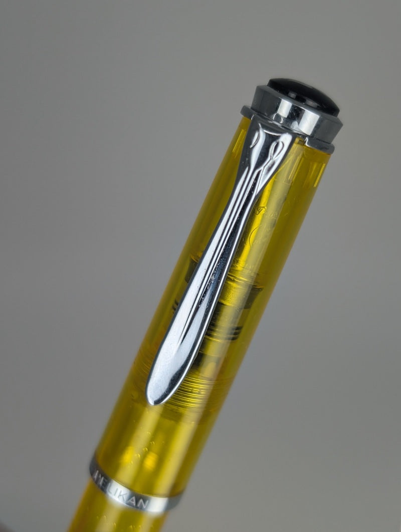 *Consignment* Pelikan M205 Highlighter Fountain Pen Steel BB Nib Pen of the Year 2021