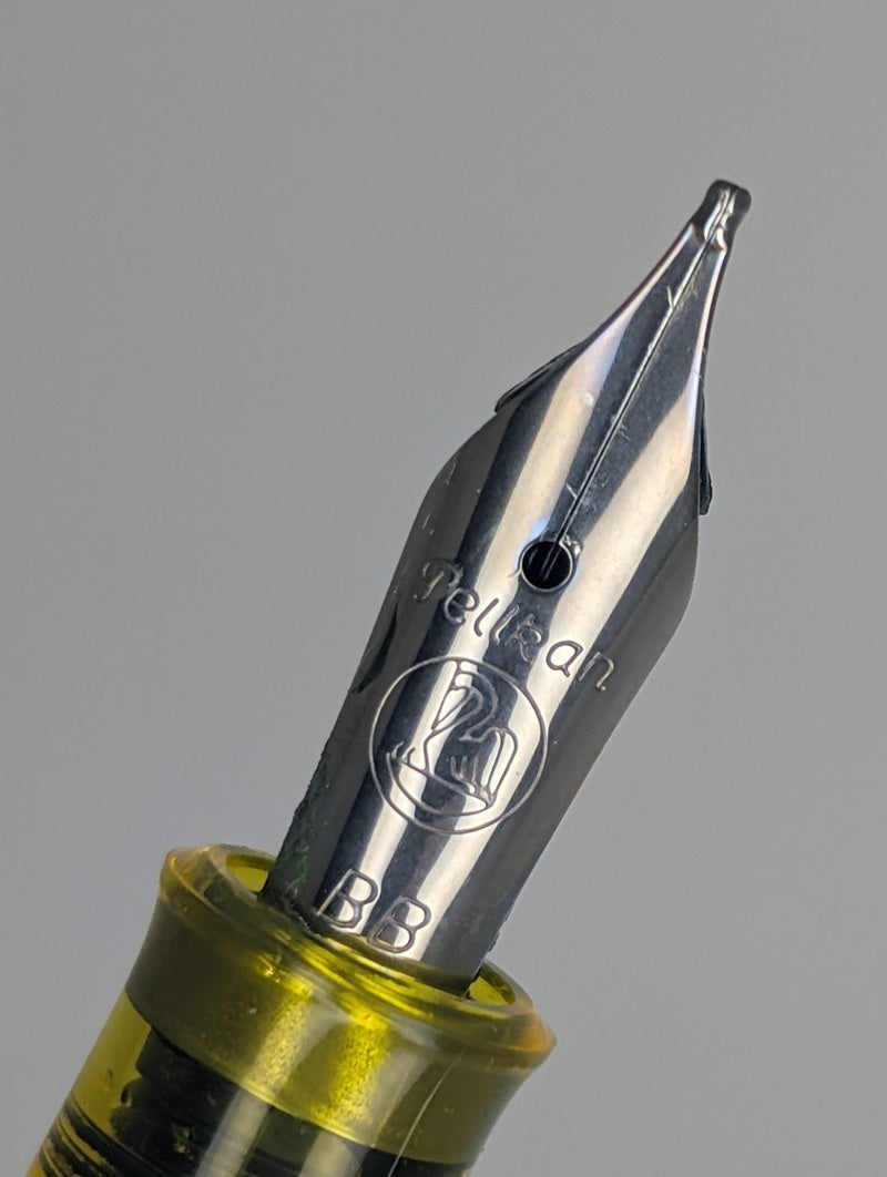 *Consignment* Pelikan M205 Highlighter Fountain Pen Steel BB Nib Pen of the Year 2021