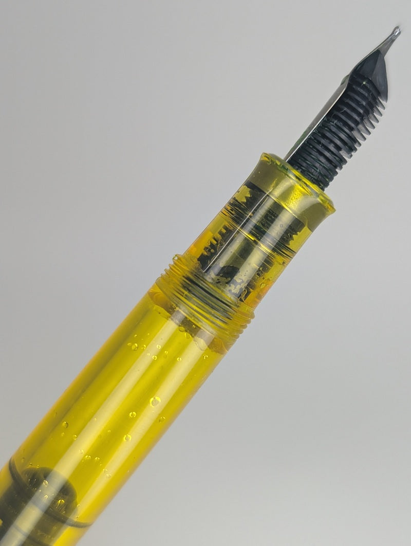 *Consignment* Pelikan M205 Highlighter Fountain Pen Steel BB Nib Pen of the Year 2021