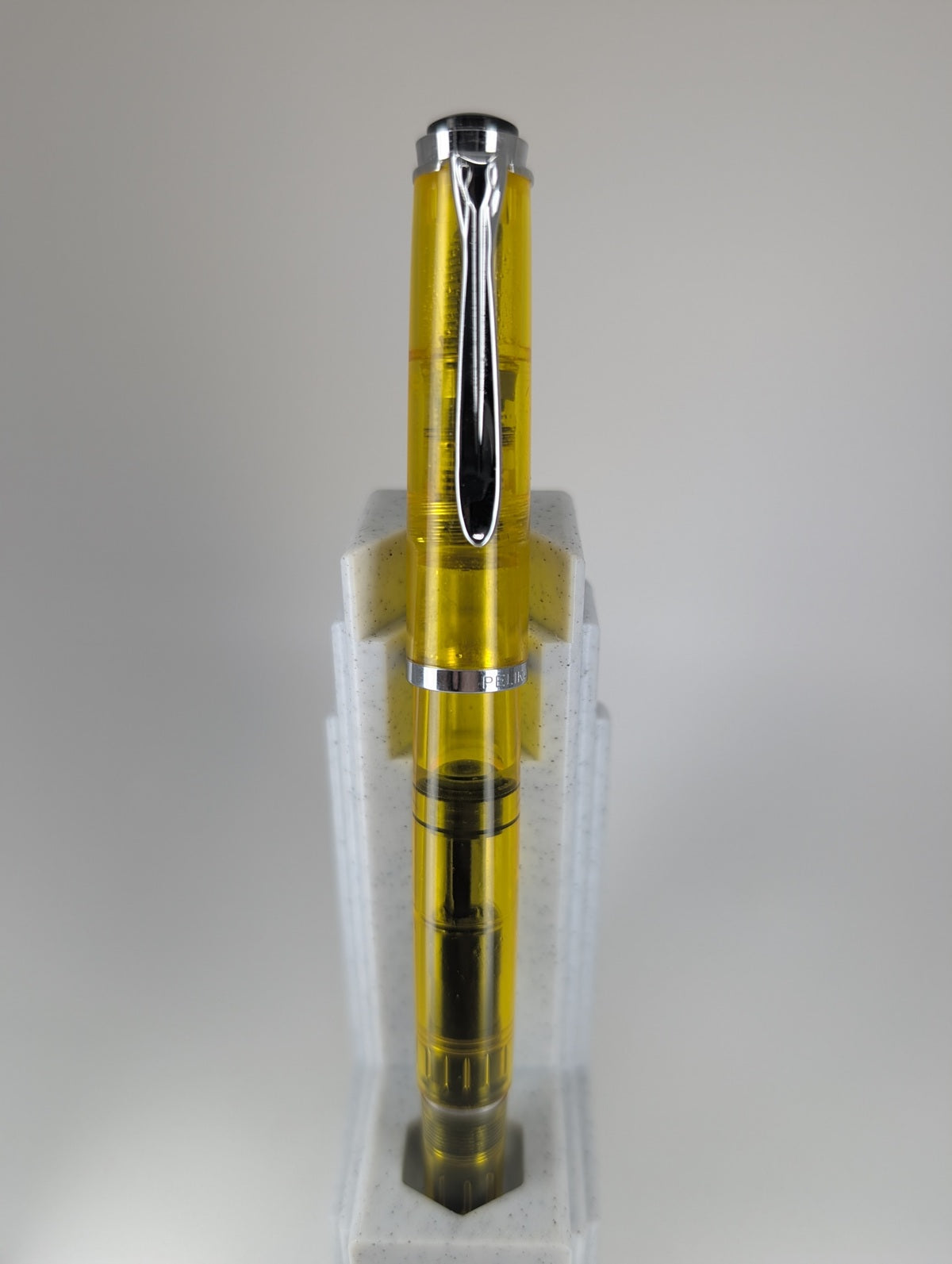 *Consignment* Pelikan M205 Highlighter Fountain Pen Steel BB Nib Pen of the Year 2021