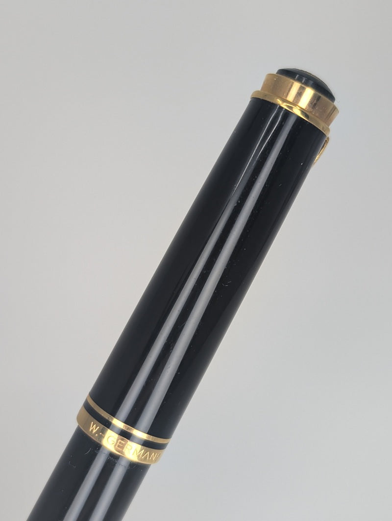 *Consignment* Vintage Pelikan M400 W. Germany Black / Gold Fountain Pen 18k Gold Medium Nib