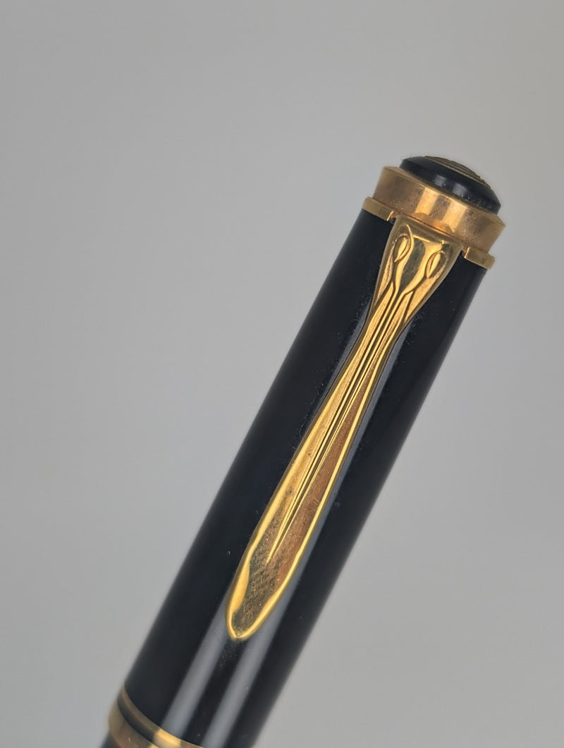 *Consignment* Vintage Pelikan M400 W. Germany Black / Gold Fountain Pen 18k Gold Medium Nib