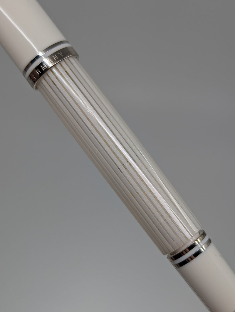 *Consignment* Pelikan M605 White Stripe Fountain Pen 14k Gold Architect Medium Nib