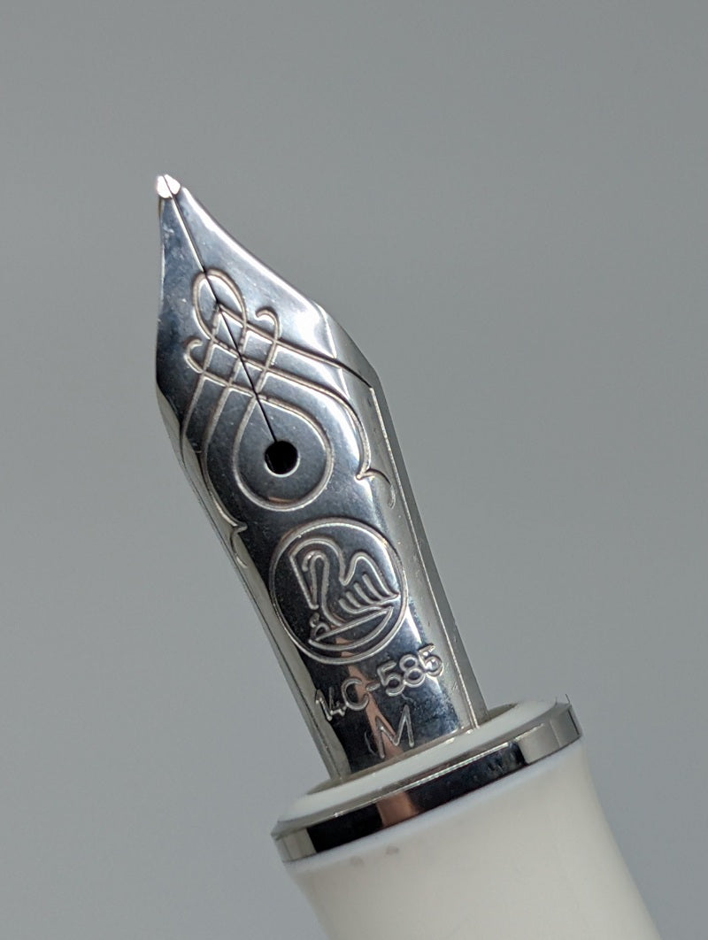 *Consignment* Pelikan M605 White Stripe Fountain Pen 14k Gold Architect Medium Nib