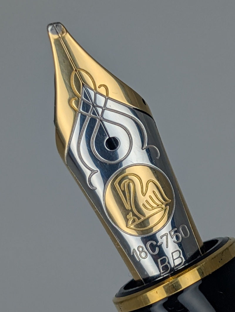 *Consignment* Pelikan M800 Grand Place Limited Edition Fountain Pen 18k Double Broad Italic Right Oblique Nib