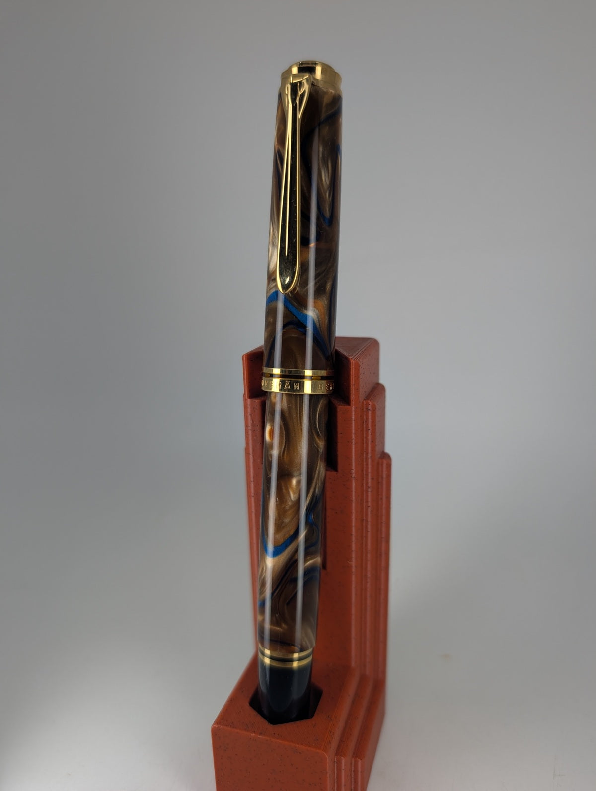 *Consignment* Pelikan M800 Grand Place Limited Edition Fountain Pen 18k Double Broad Italic Right Oblique Nib