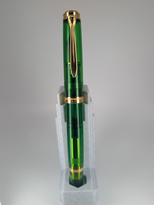 *Consignment* Pelikan M800 Green Demonstrator Fountain Pen 18k Gold Fine Nib