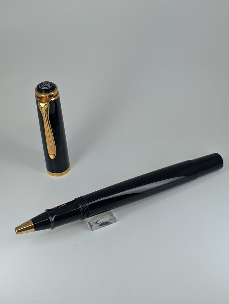 Pelikan-R400-Black-Rollerball-Pen-Body