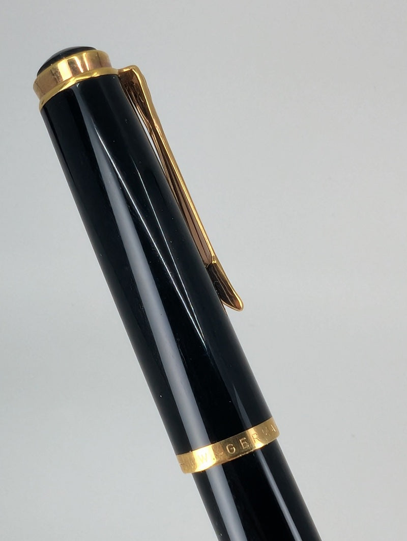 Pelikan-R400-Black-Rollerball-Pen-Cap