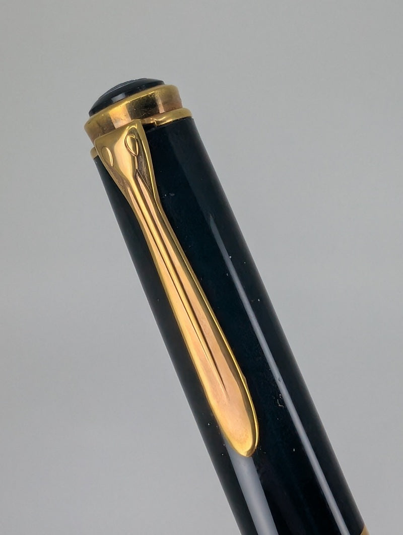 Pelikan-R400-Black-Rollerball-Pen-Clip